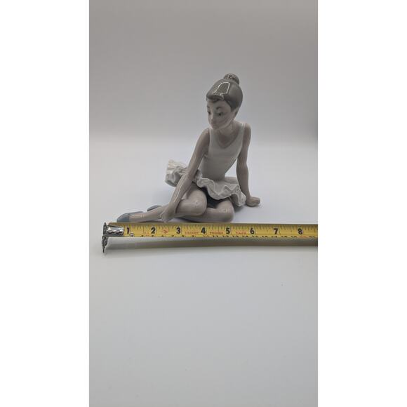 Vintage Sitting Porcelain Ballerina NAO Lladro Figurine. - Picture 5 of 8